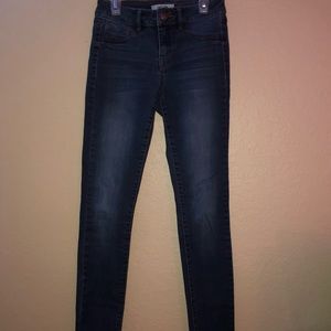 Low/mid waisted skinny jeans